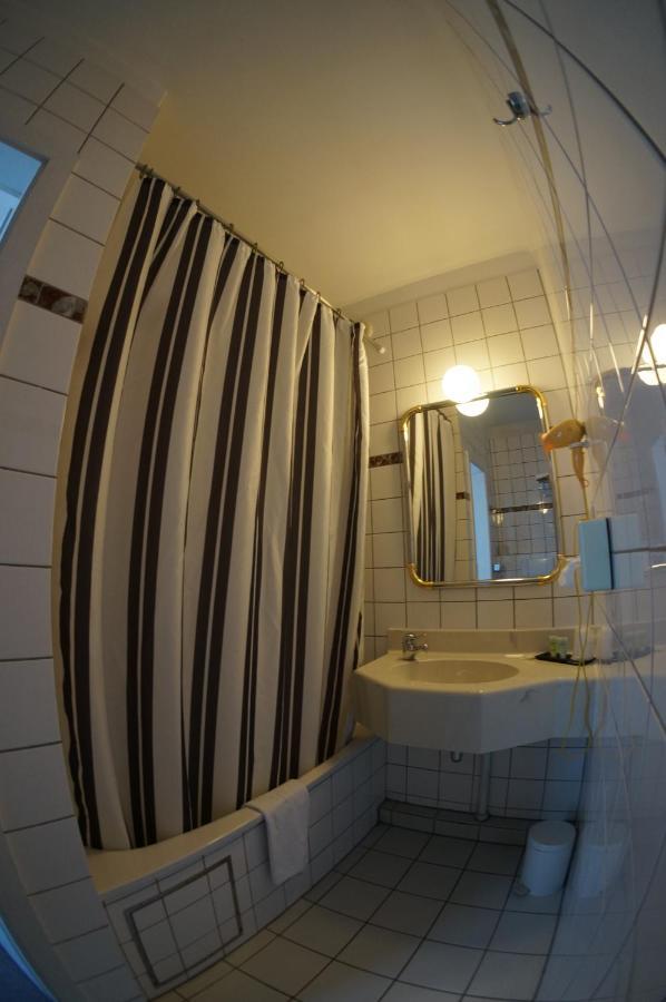 Hotel Du Roy บูยง ภายนอก รูปภาพ