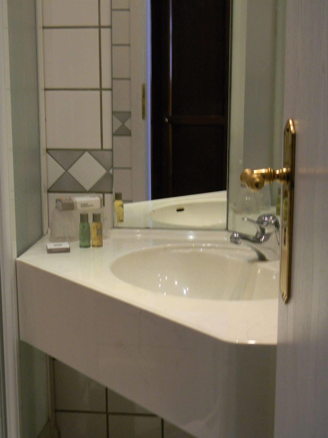 Hotel Du Roy บูยง ภายนอก รูปภาพ